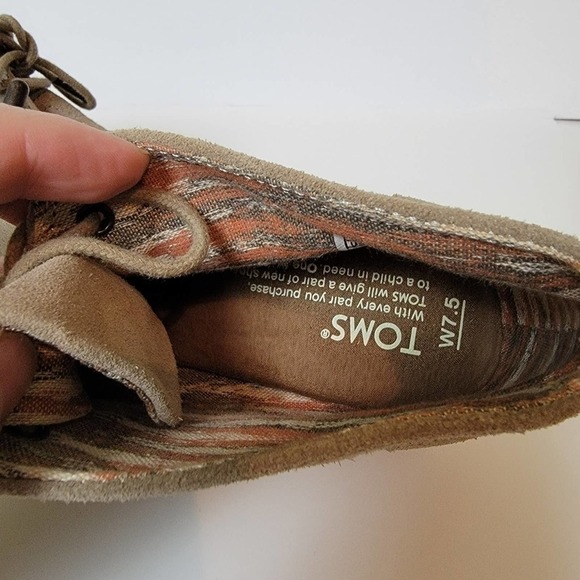 TOMS Women's Size 7.5 and 6.5 Wedge Bootie Tie Tan Suede Leather Kala - Picture 5 of 9